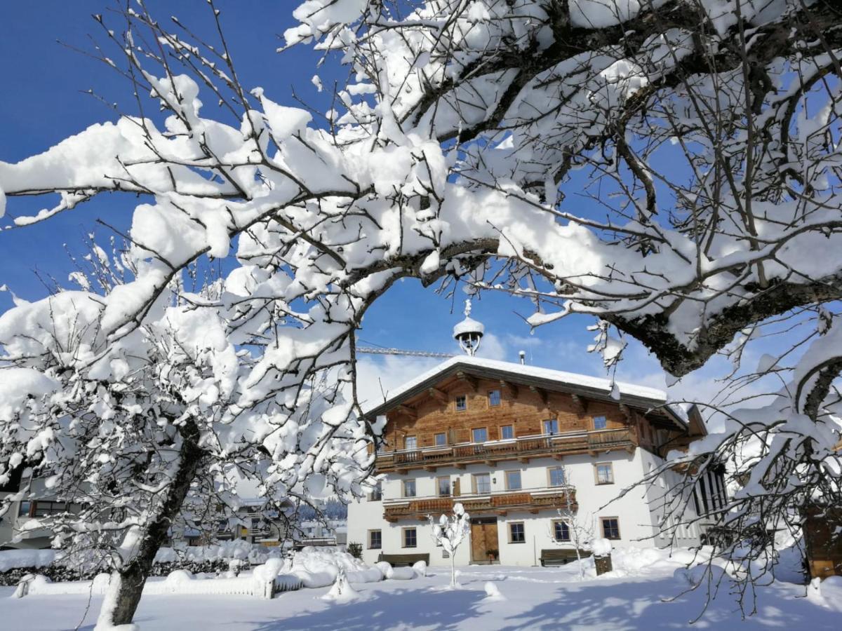 Ferienwohnung Huberhof Oberndorf in Tirol Luaran gambar